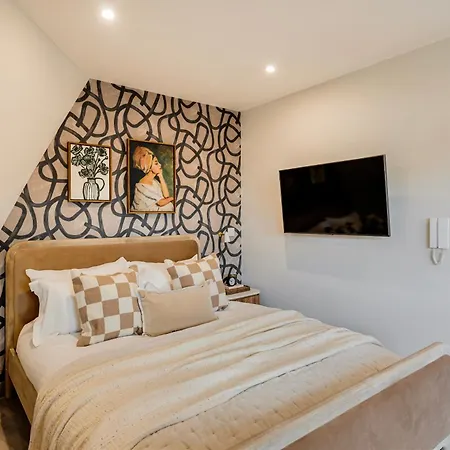 Your I Clifton Village 3*