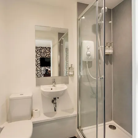 Your I Clifton Village Aparthotel 3*