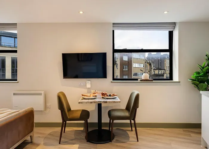 Your I Clifton Village 3* Bristol