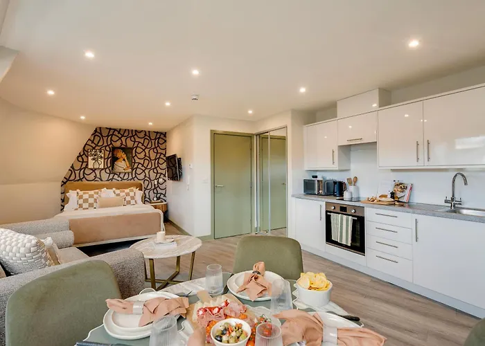 Your I Clifton Village Apart Otel