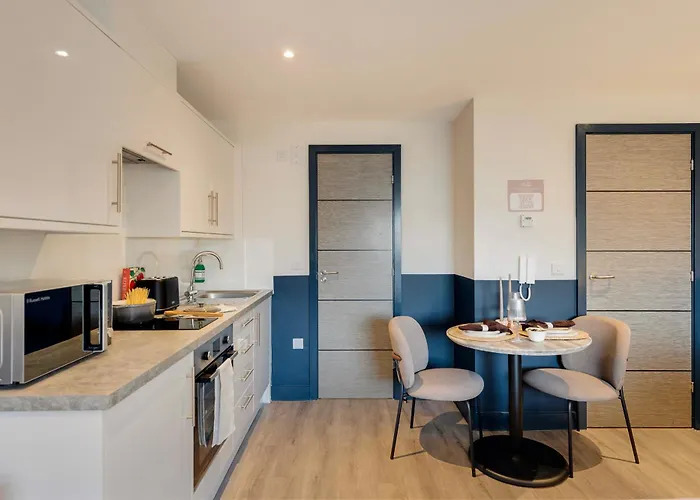 Your I Clifton Village 3* Bristol