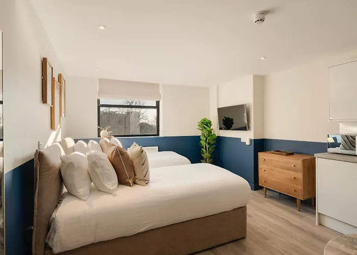 Your I Clifton Village Aparthotel 3*