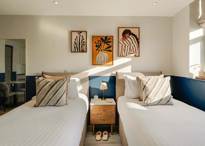 Your I Clifton Village 3* Bristol