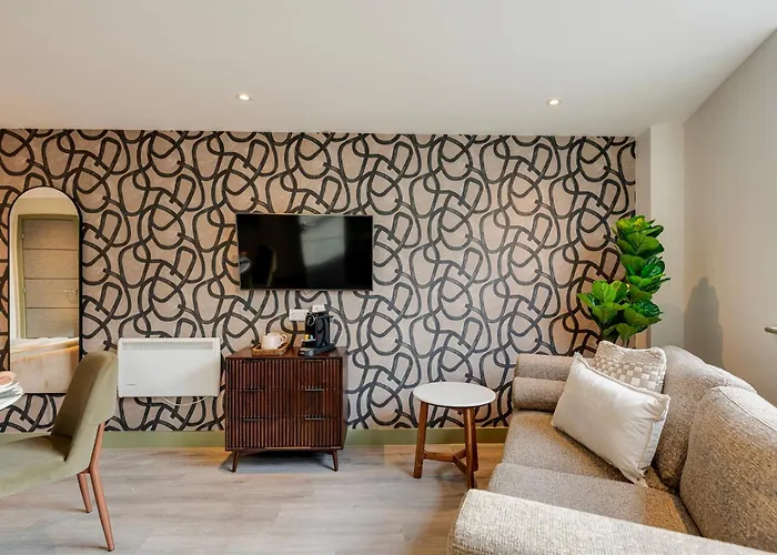 Your I Clifton Village 3*