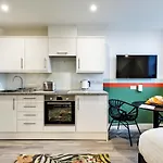 Your I Clifton Village شقة فندقية 3*