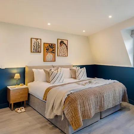 Your I Clifton Village