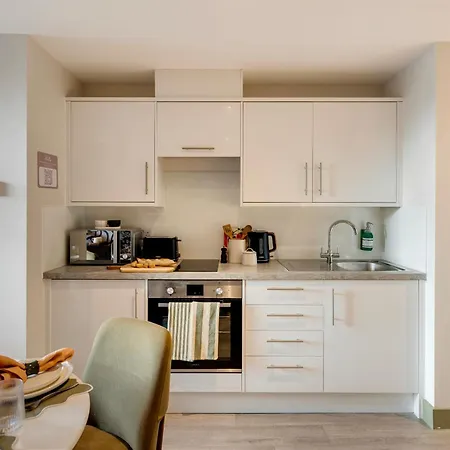 Your I Clifton Village Apartmanhotel 3*