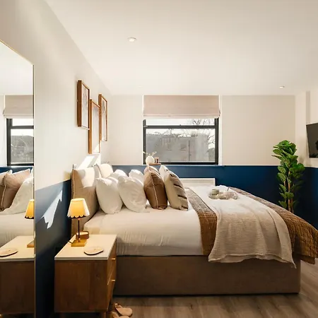 Your I Clifton Village 3*