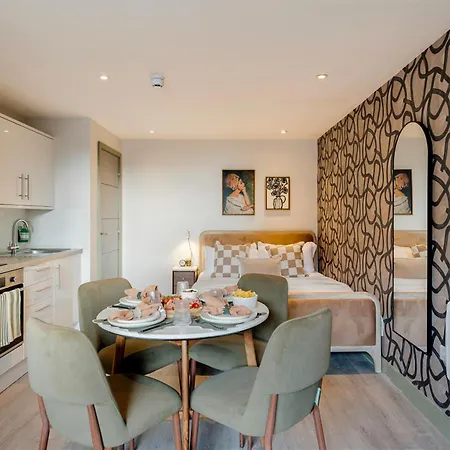 Your I Clifton Village Apartmanhotel 3*