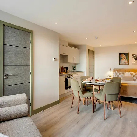 Your I Clifton Village