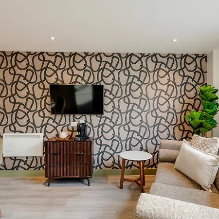 Your I Clifton Village 3*