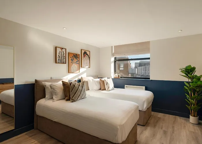 Your I Clifton Village 3*