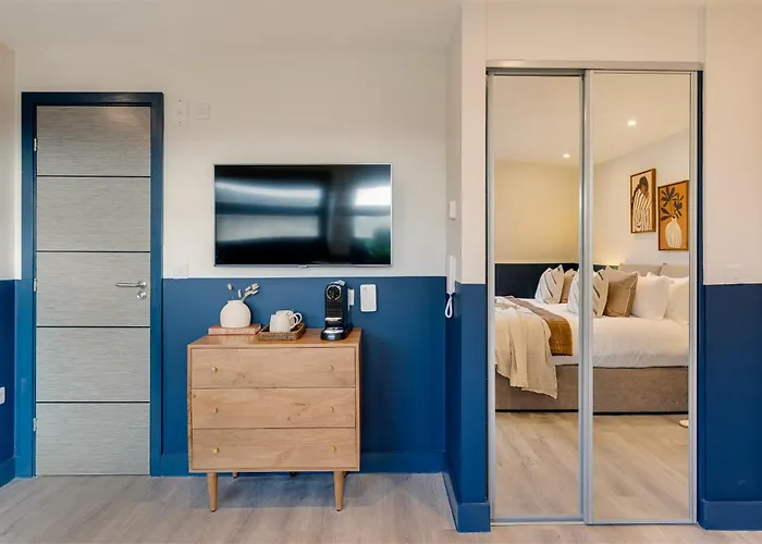 Апарт-отель Your I Clifton Village 3*