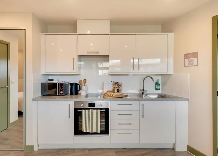 Апарт-отель Your I Clifton Village 3*